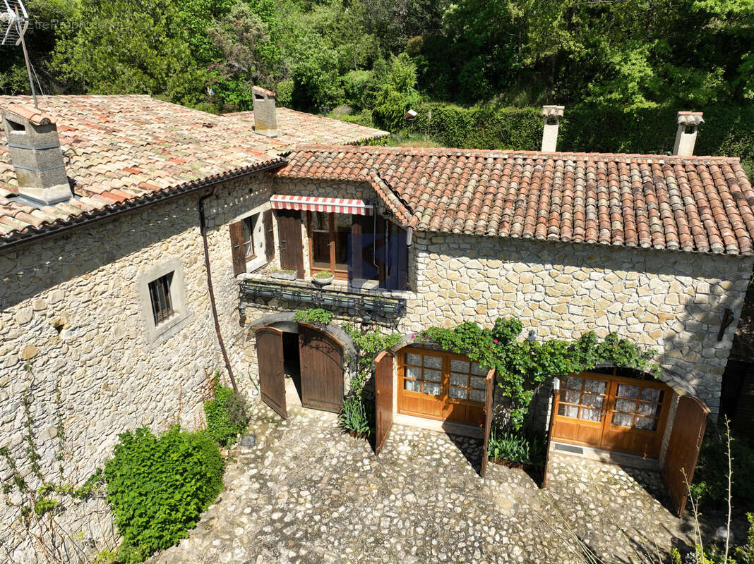 Maison à MIRMANDE