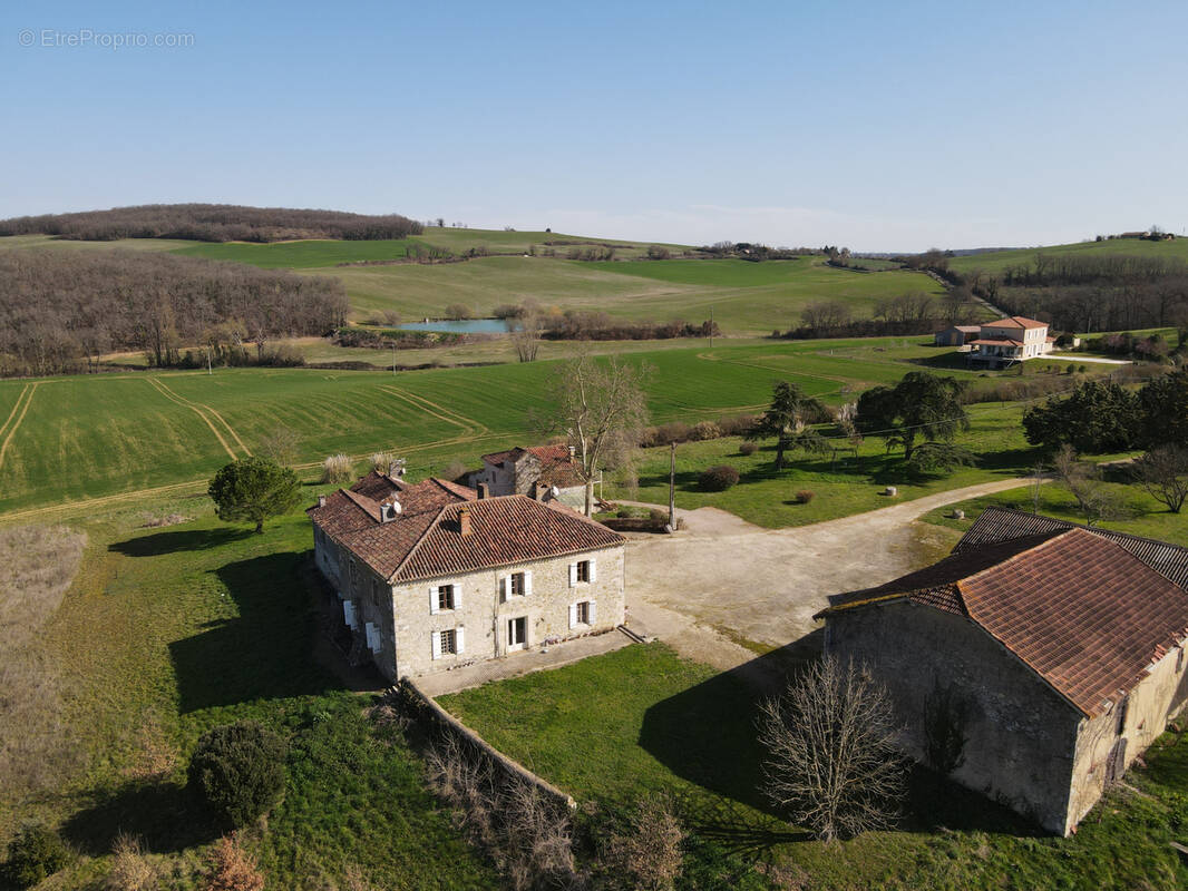 Maison à CASTERA-VERDUZAN