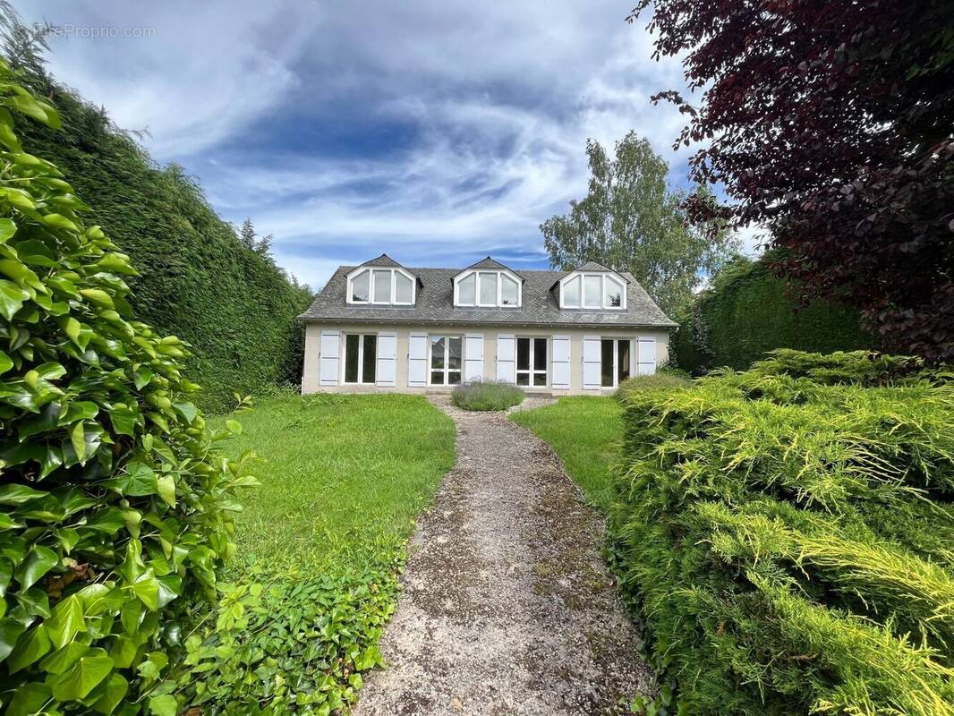 Maison à RIOM-ES-MONTAGNES