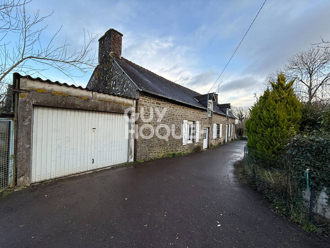Maison à BAGUER-MORVAN