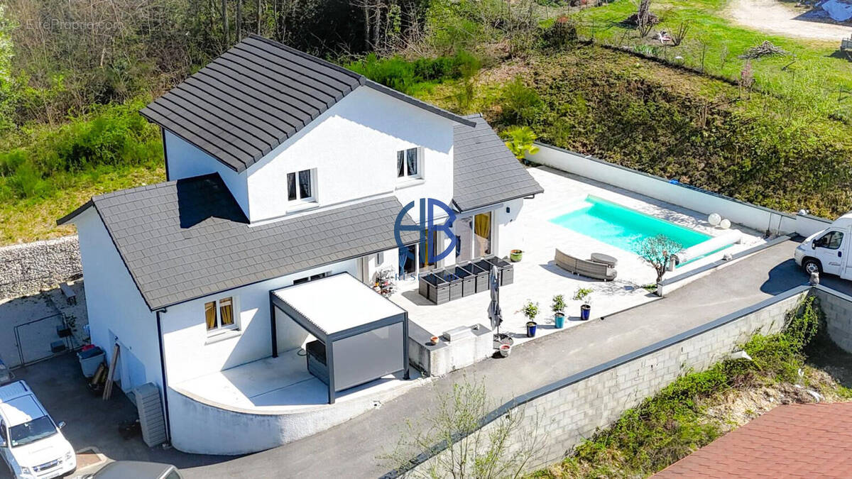 Maison à LA TOUR-DU-PIN