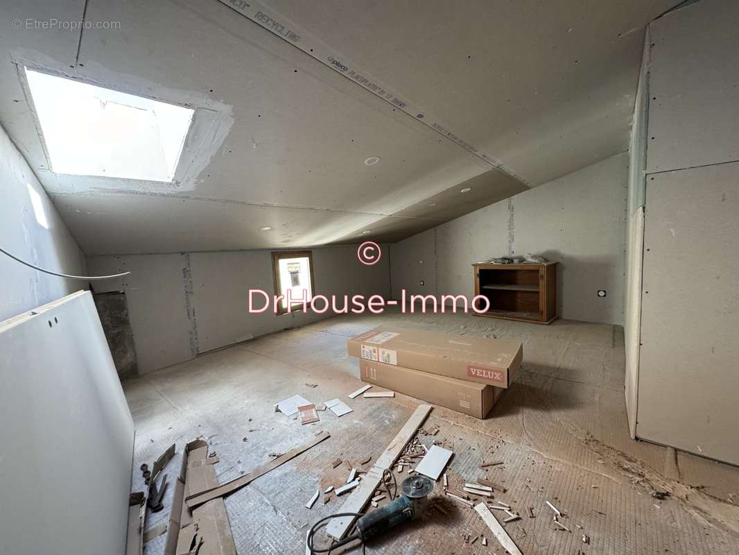 Appartement à COTIGNAC