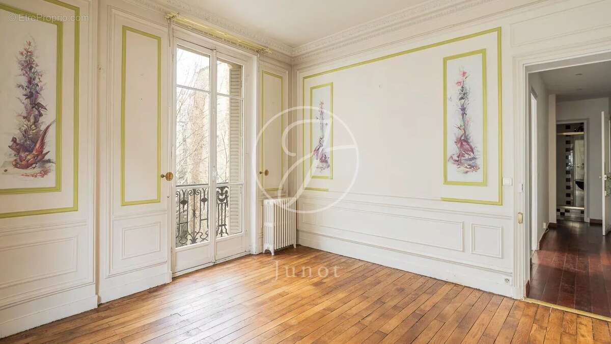 Appartement à PARIS-16E