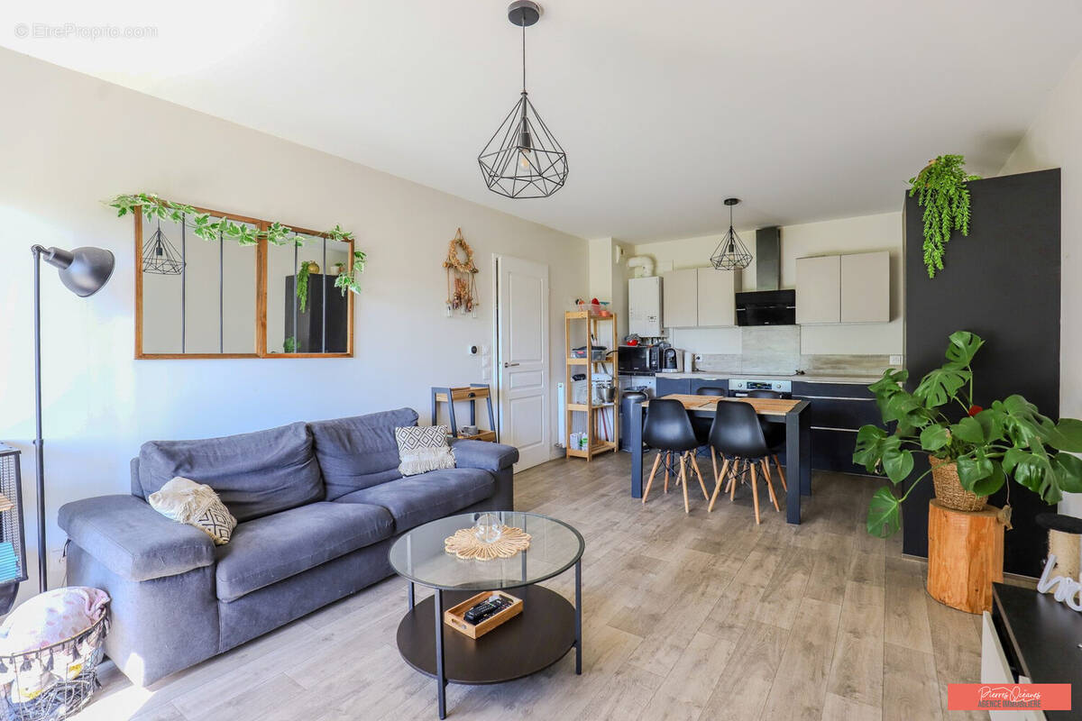 Appartement à URT