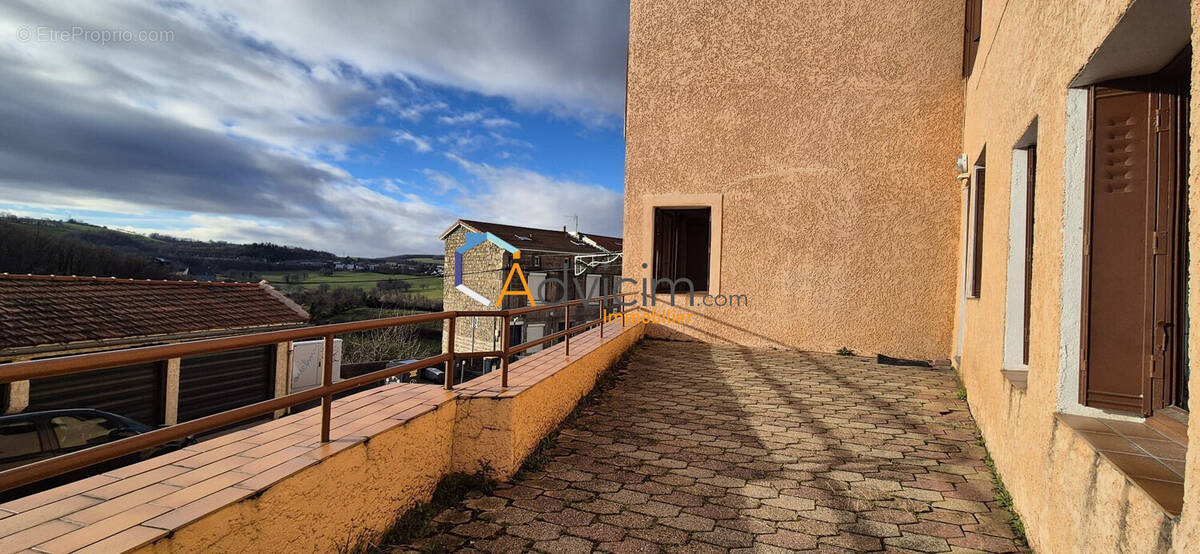 Appartement à SAINT-GENEST-LERPT