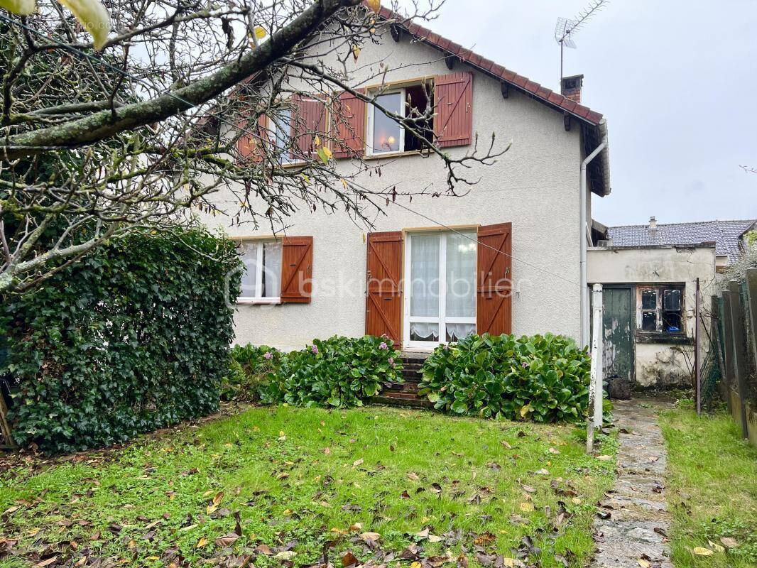 Maison à LES CLAYES-SOUS-BOIS