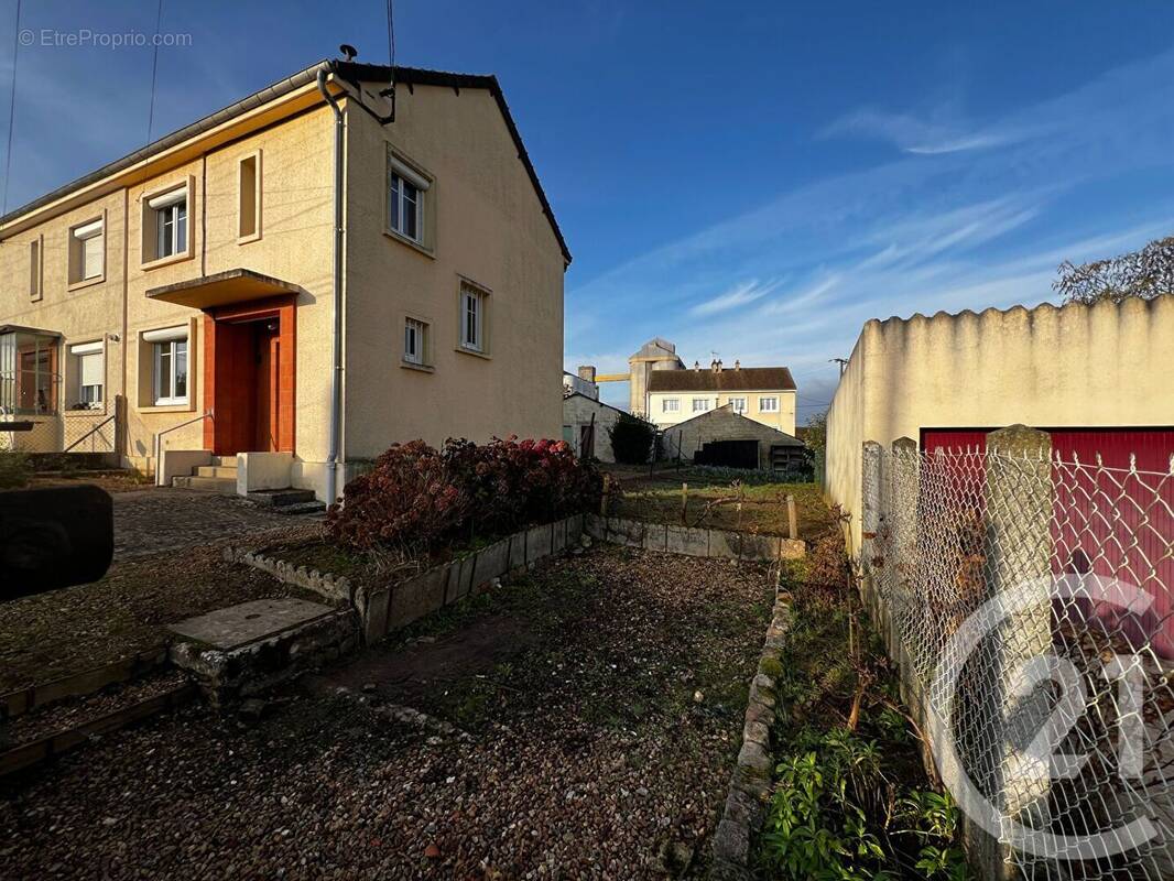 Maison à BROU