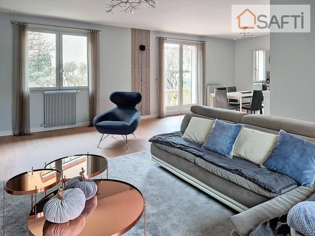 Photo 1 - Maison à SAINT-MAUR-DES-FOSSES
