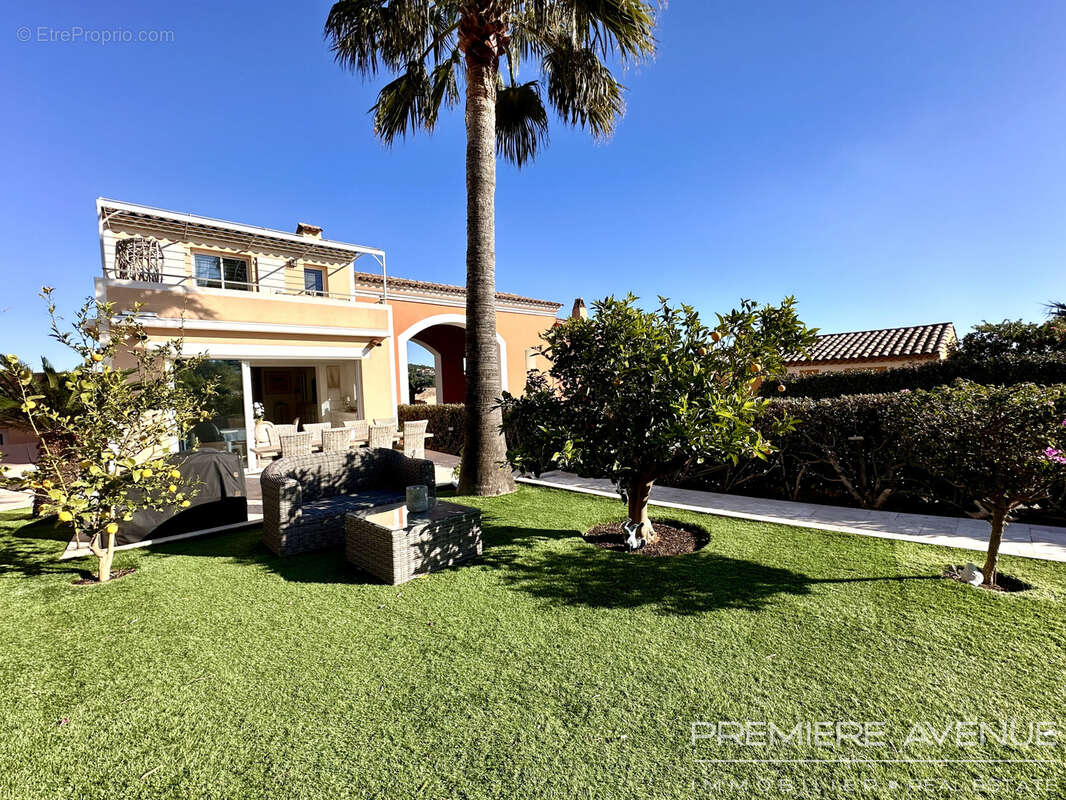 Maison à ROQUEBRUNE-SUR-ARGENS