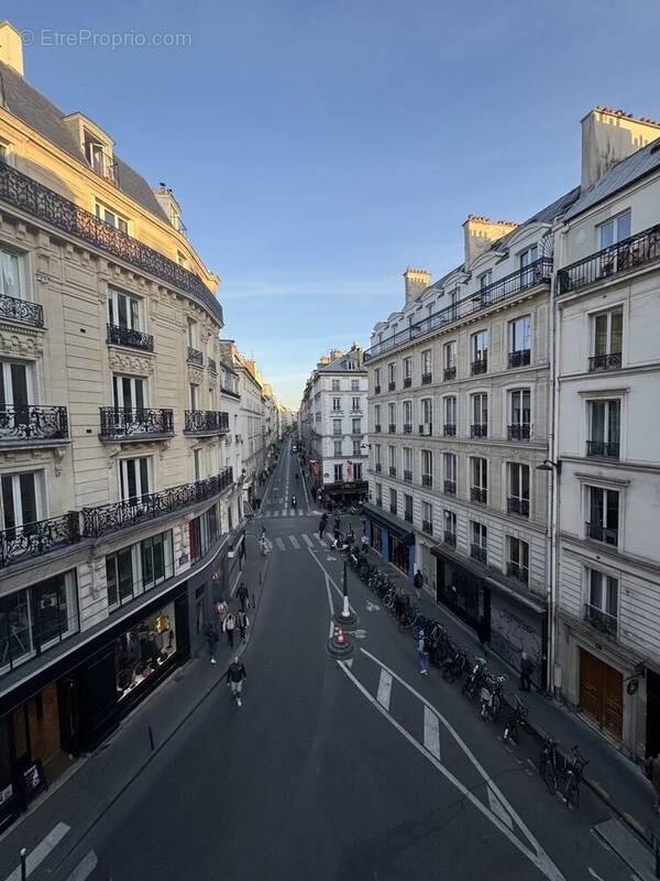 Commerce à PARIS-9E