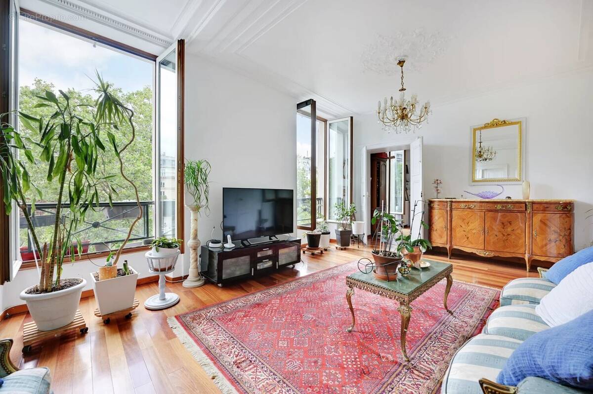Appartement à PARIS-11E