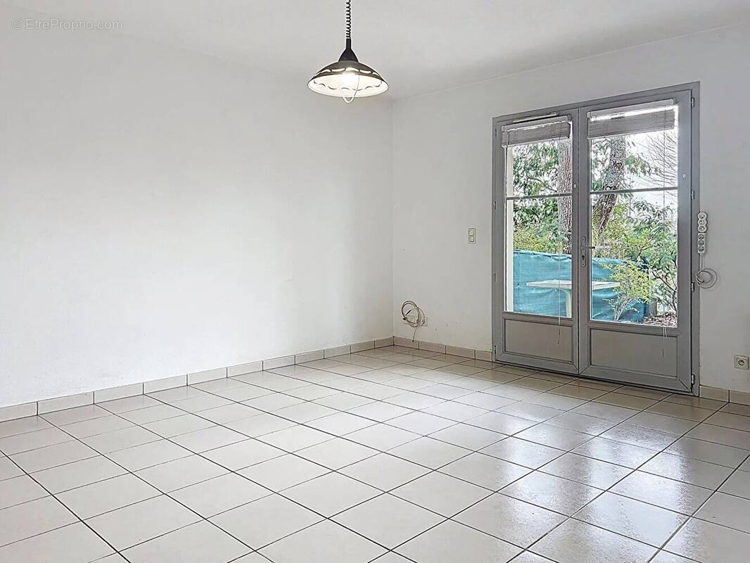 Appartement à AUREILHAN