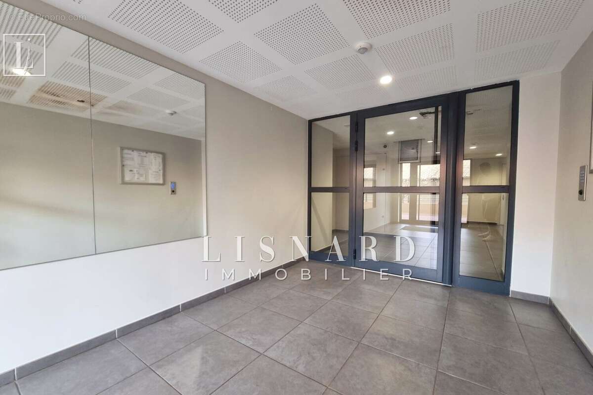 Appartement à VALLAURIS