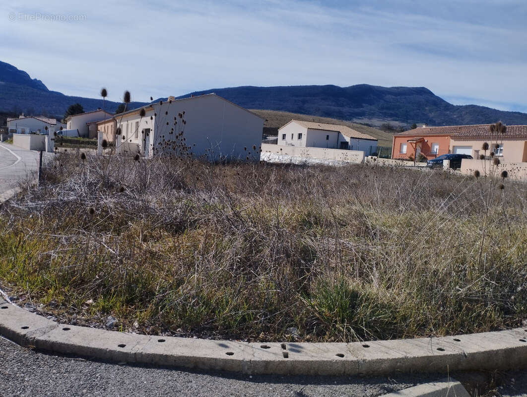 Terrain à NYONS