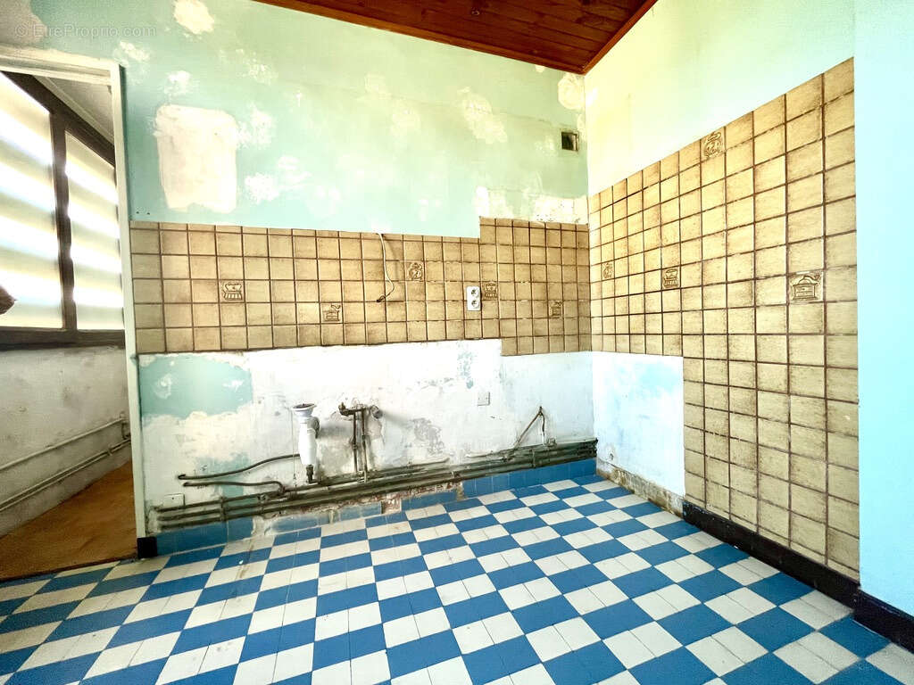 Appartement à BAGNOLS-SUR-CEZE