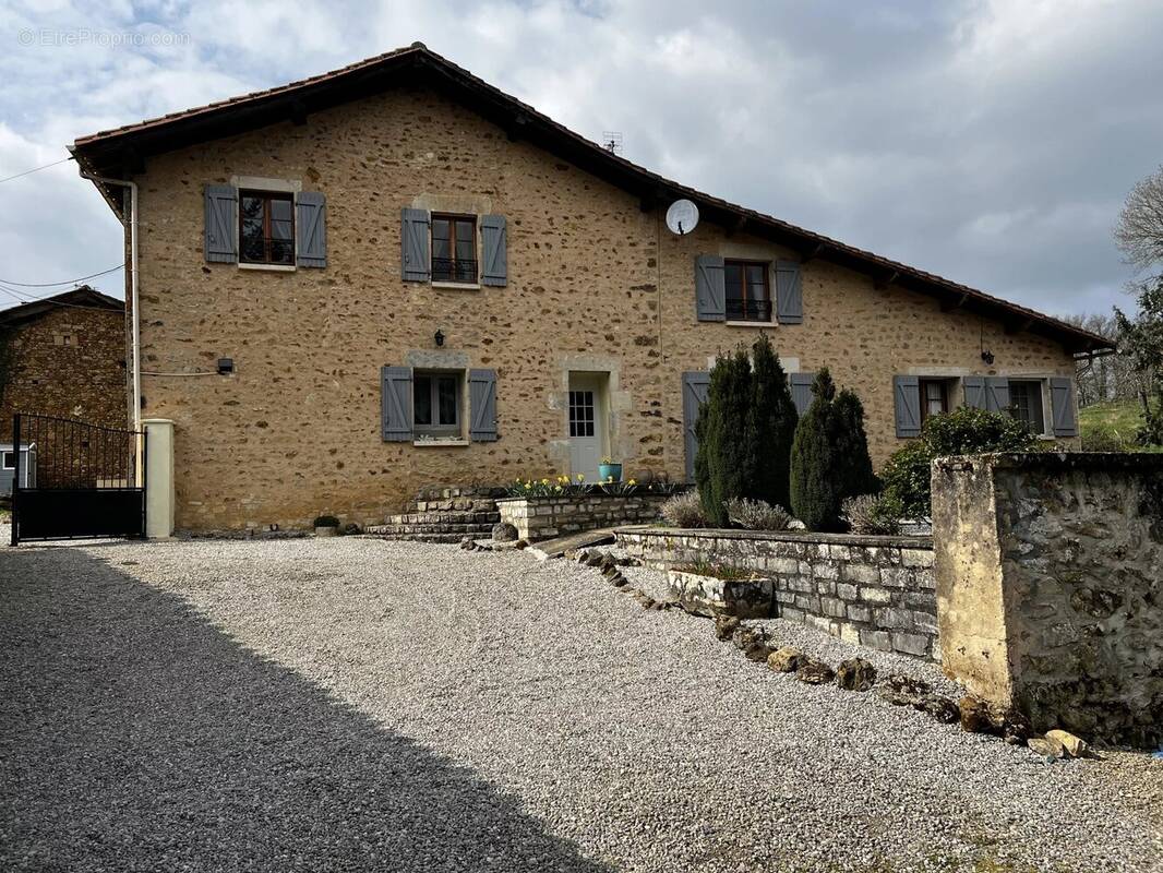 Maison à CONFOLENS