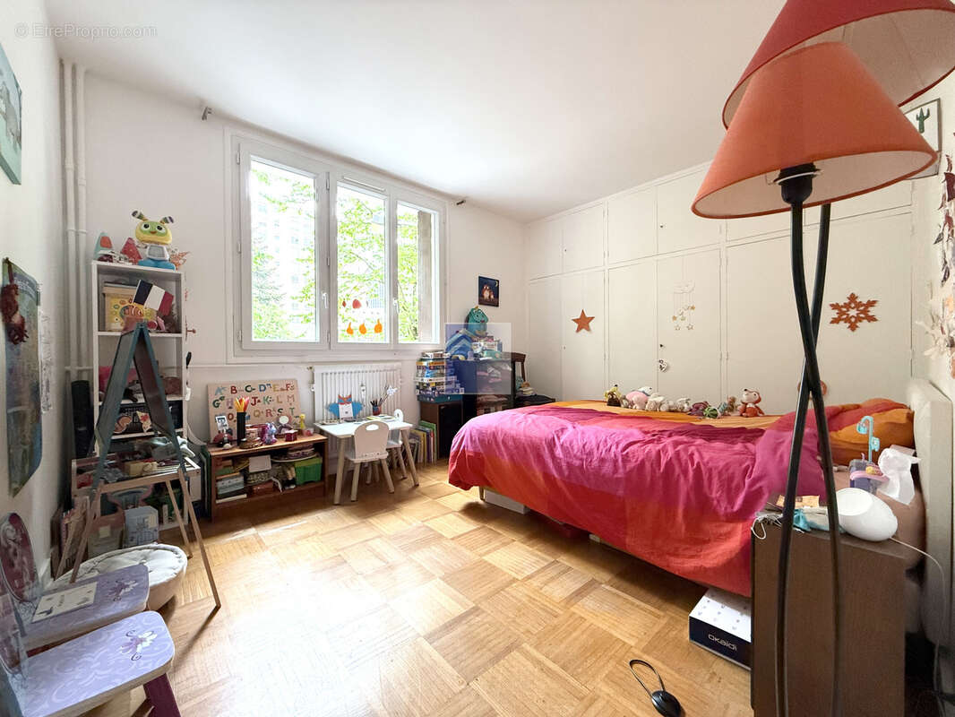 Appartement à COURBEVOIE