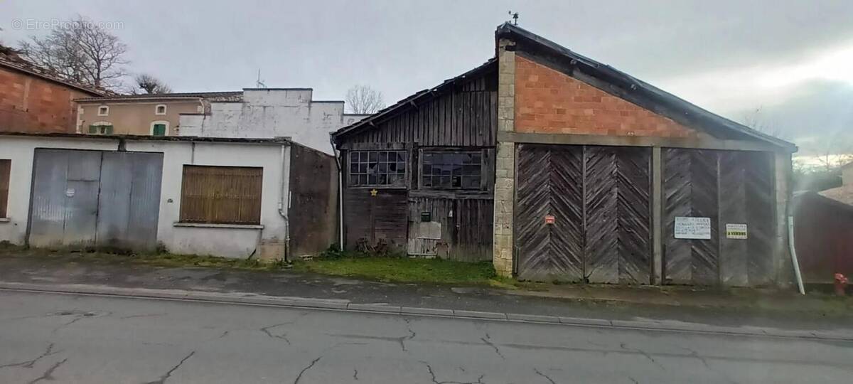 Commerce à MONBAHUS