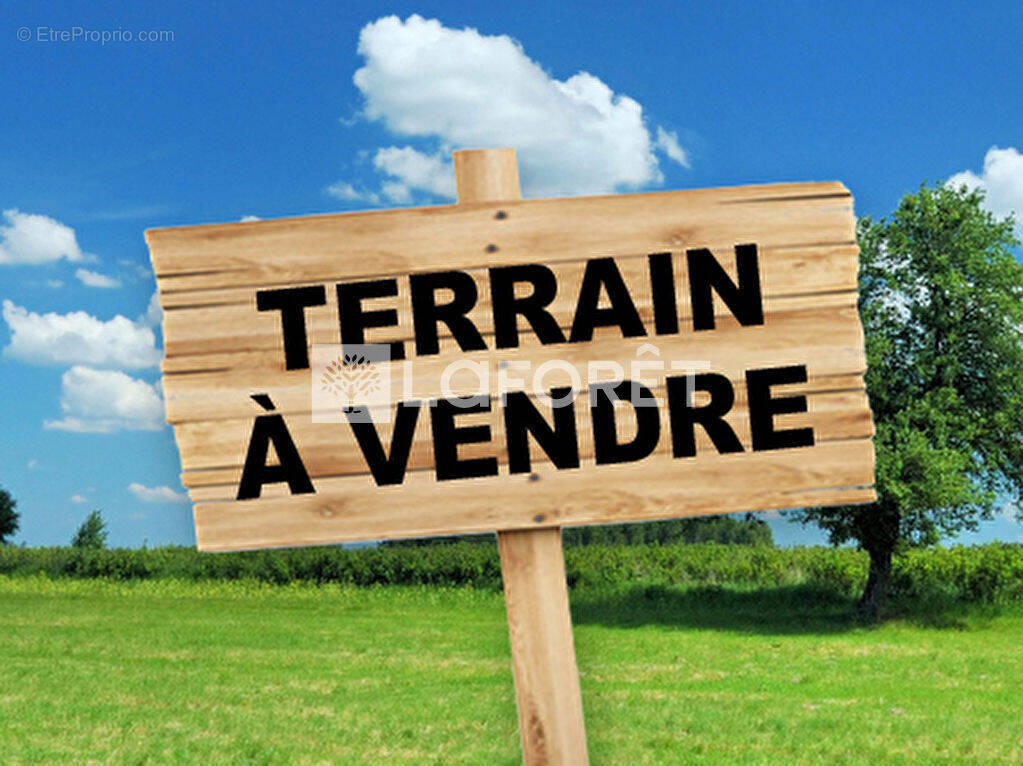 Terrain à ROAILLAN