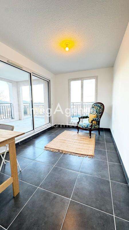 Appartement à COGOLIN