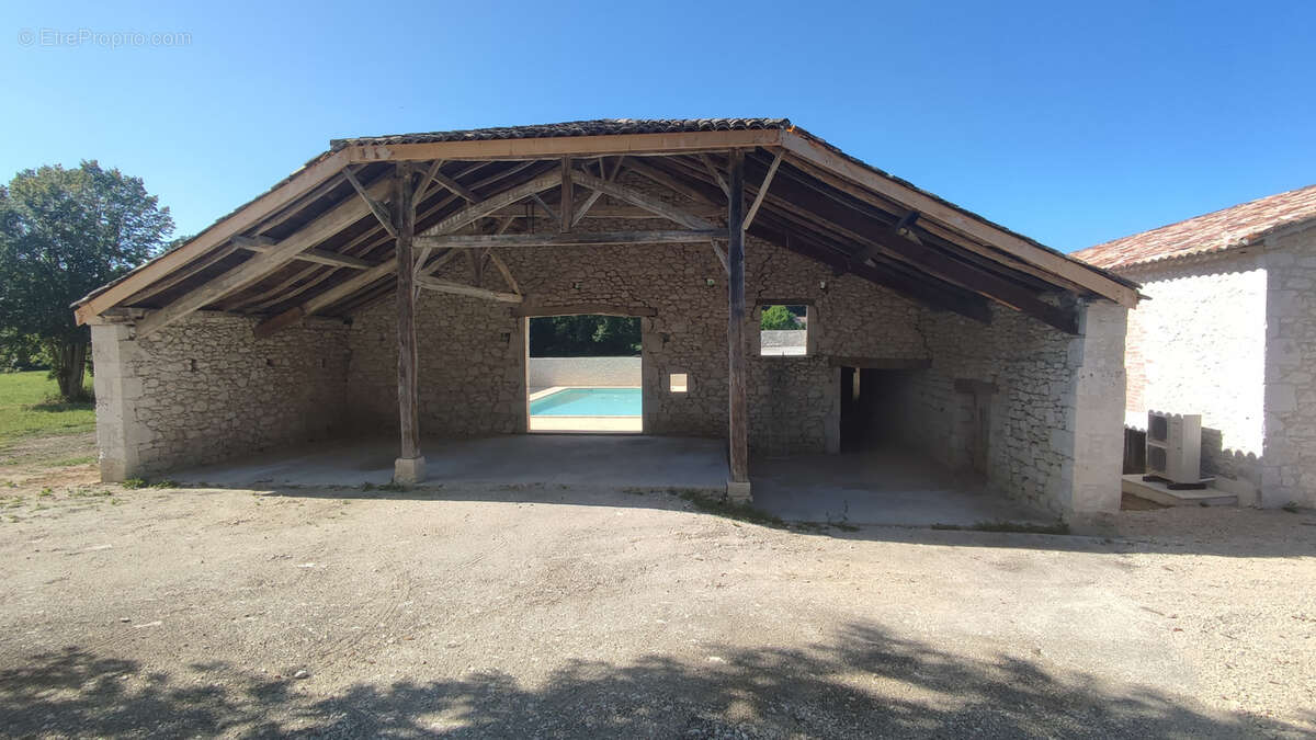 Maison à MONTAIGU-DE-QUERCY