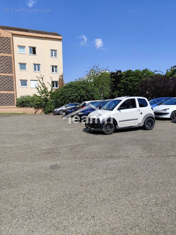 Parking à MAUREPAS