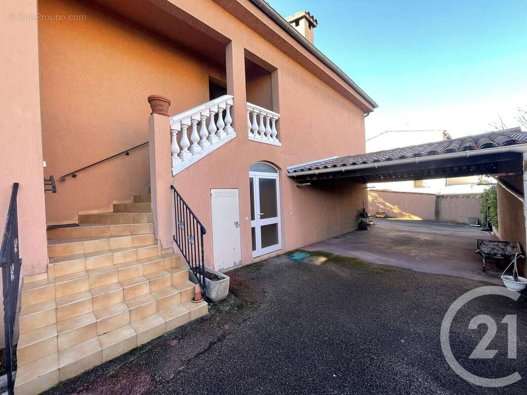 Maison à SAINT-LAURENT-DU-VAR