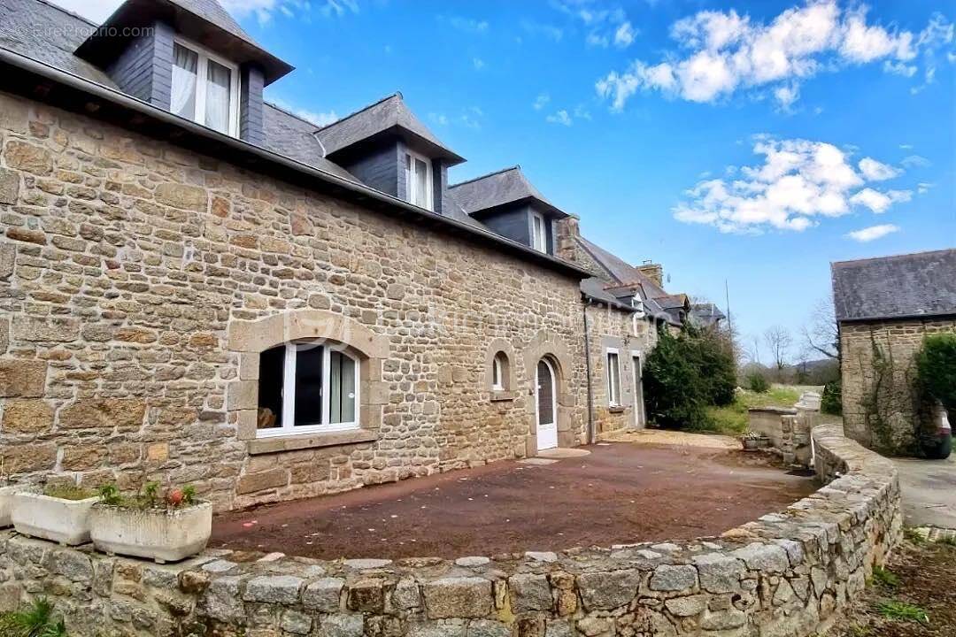 Maison à FOUGERES