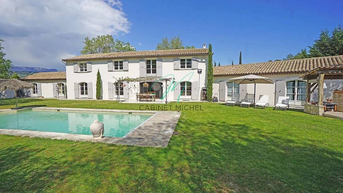 Maison à CHATEAUNEUF-GRASSE