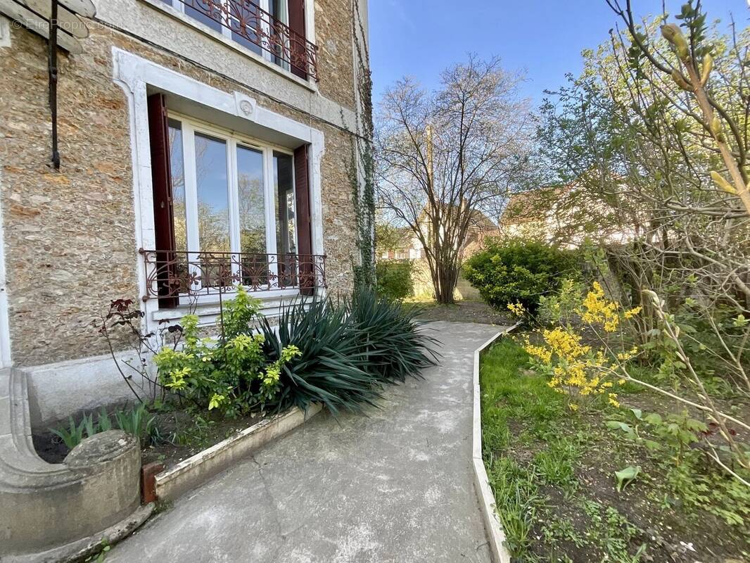 Maison à DAMMARIE-LES-LYS