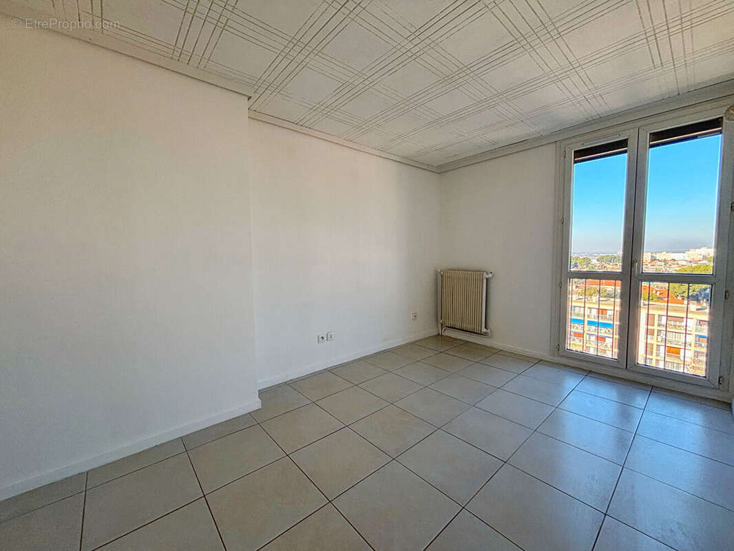 Appartement à PORT-DE-BOUC