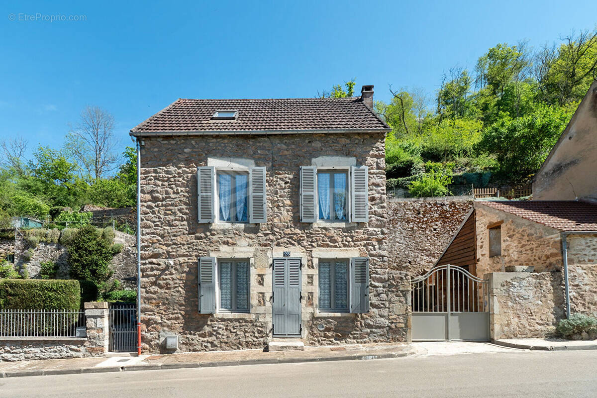 Maison à AVALLON