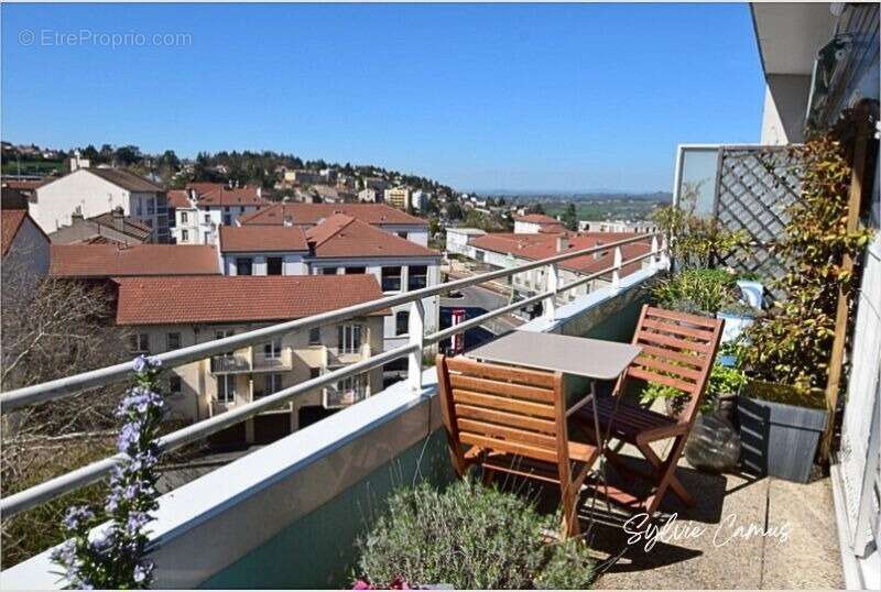 Appartement à SAINT-GENEST-LERPT