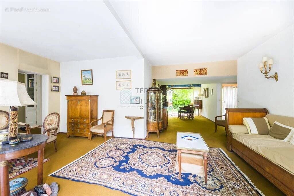 Appartement à LA CELLE-SAINT-CLOUD