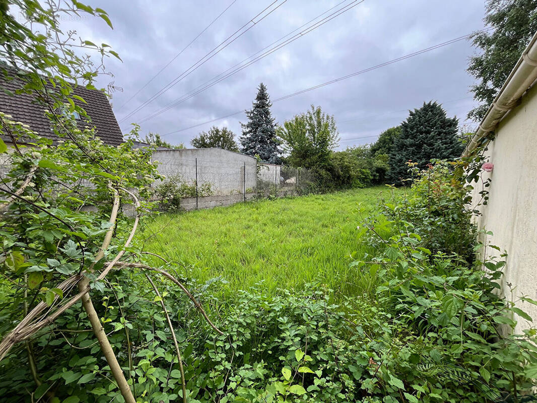 Terrain à SAINT-GERMAIN-LES-ARPAJON