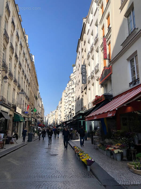 Commerce à PARIS-2E