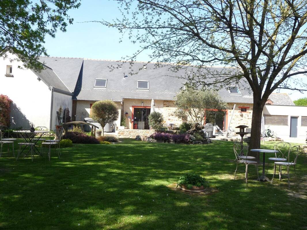 Maison à DOMAGNE