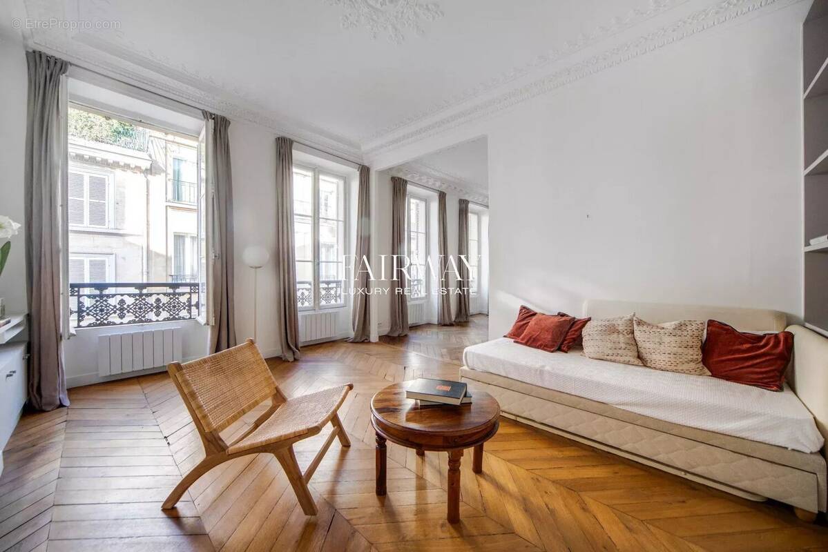 Appartement à PARIS-8E