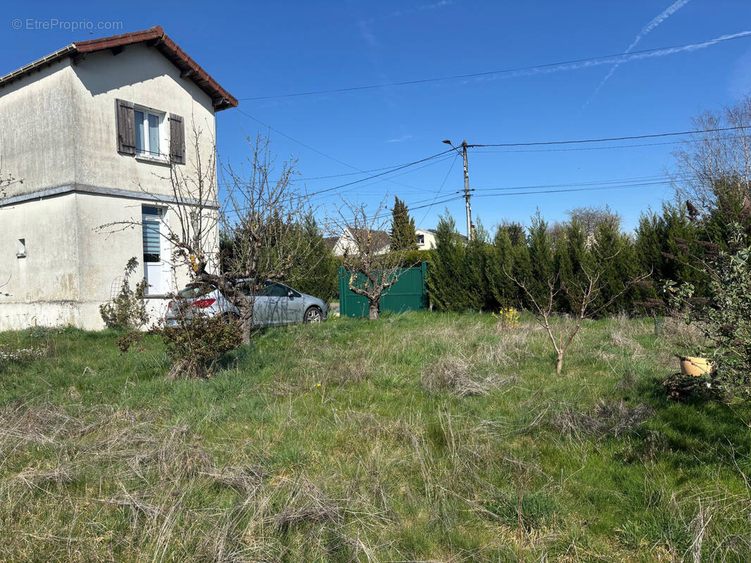 Maison à LA QUEUE-LES-YVELINES