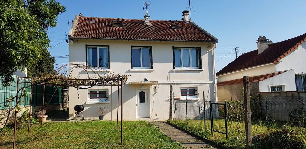 Maison à GOUSSAINVILLE