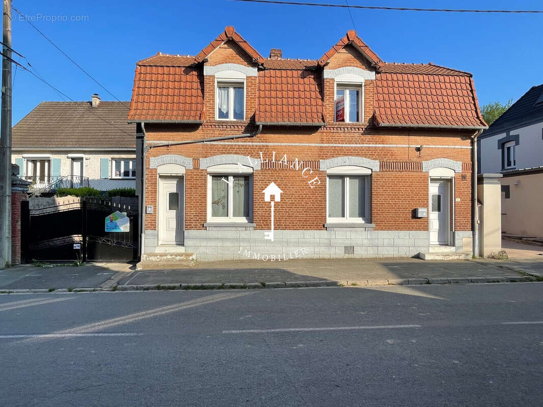 Maison à CROISILLES