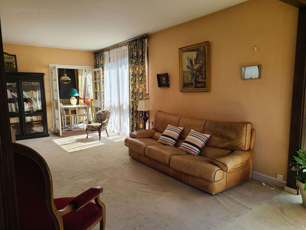 Appartement à FONTENAY-LE-FLEURY