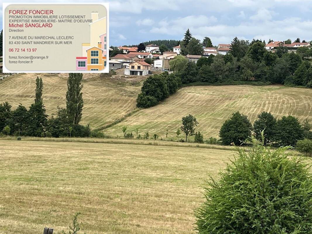Terrain à SAINT-JUST-MALMONT