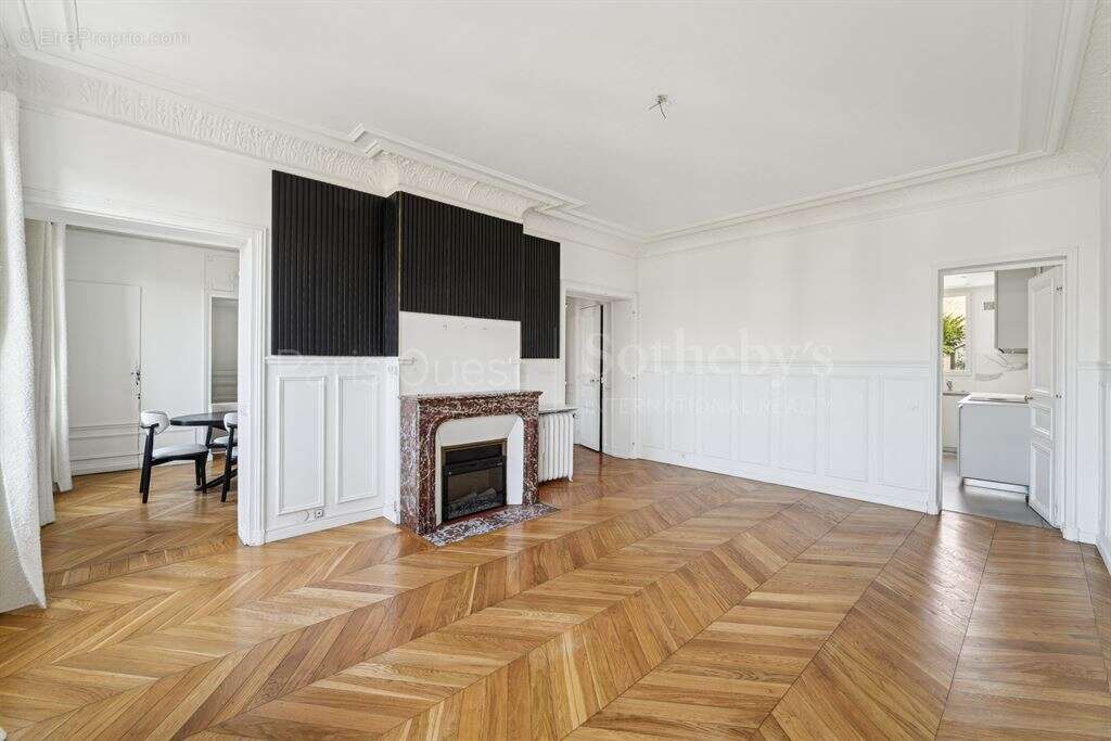Appartement à PARIS-8E