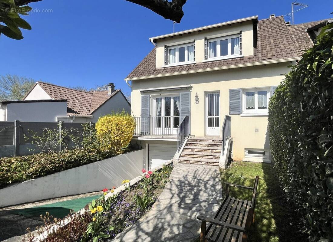 Maison à LA FRETTE-SUR-SEINE