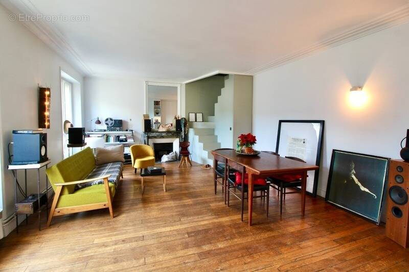 Appartement à PARIS-3E