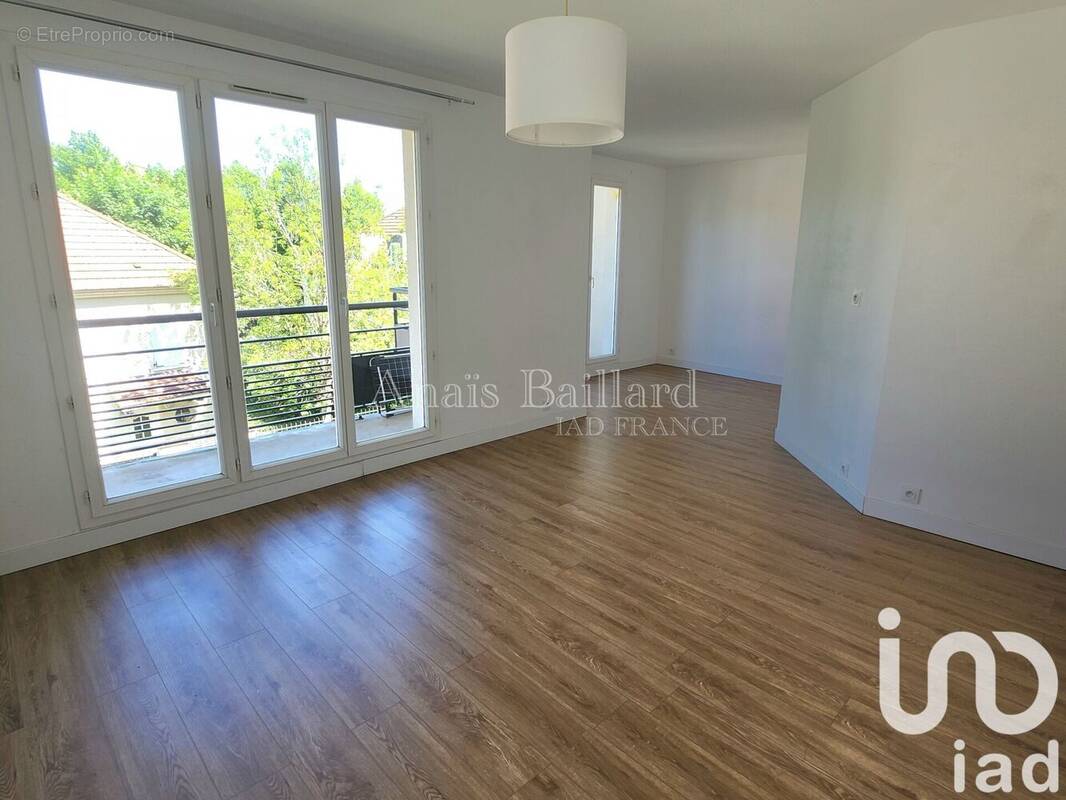 Photo 1 - Appartement à MOISSY-CRAMAYEL