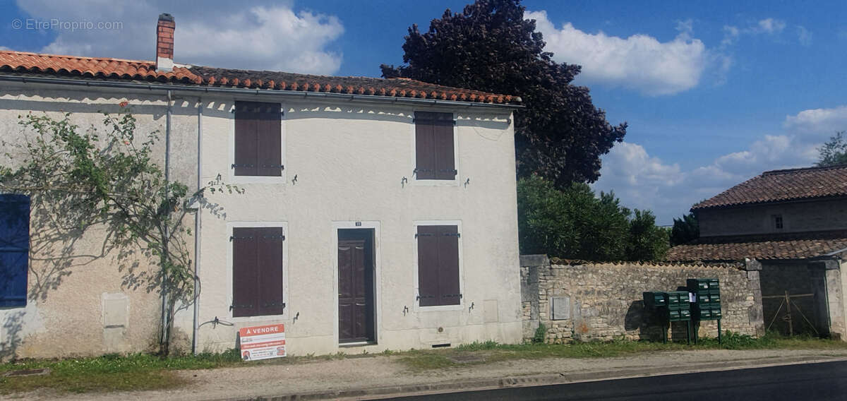 Maison à HIERSAC