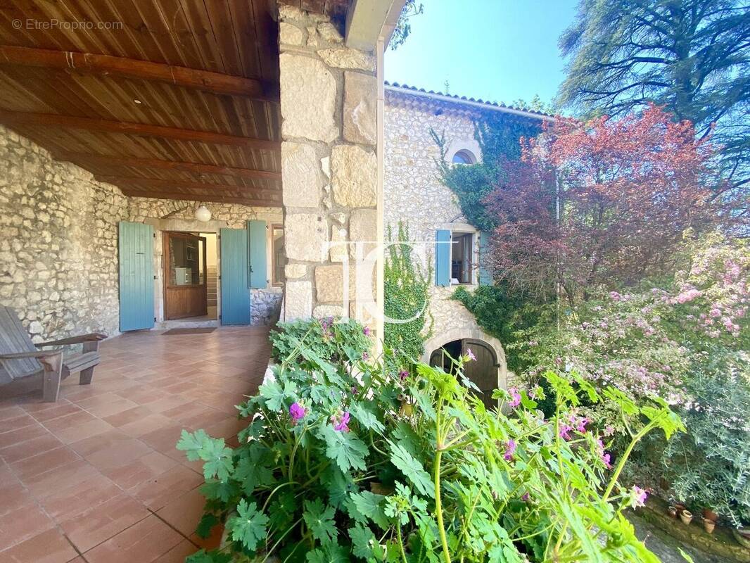 Maison à BARJAC