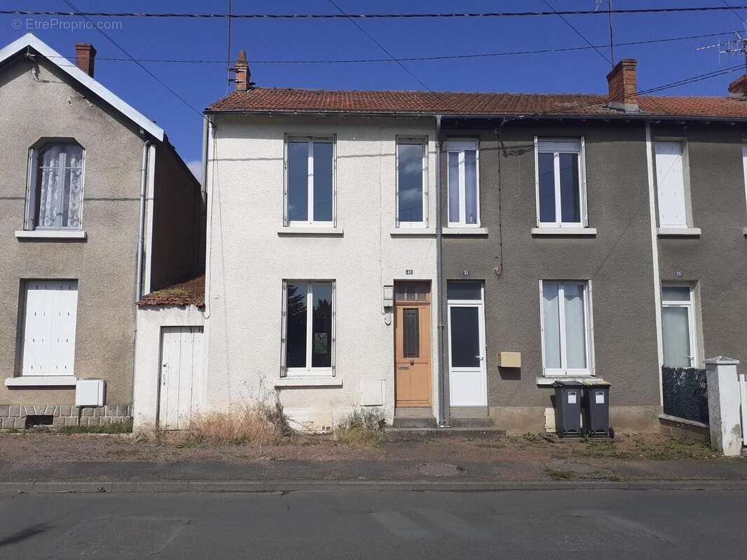   - Maison à THOUARS